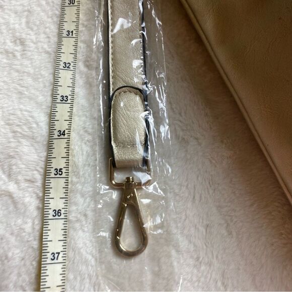 La Terre New With Tags Metallic Pale Gold Purse - Picture 13 of 13